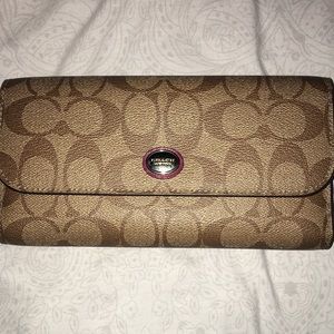 Coach Wallet. Brown with brown C’s. Perfect clutch